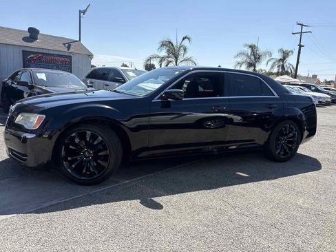 Used 2012 Chrysler 300 RWD image 5