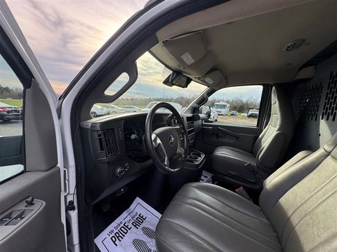 Used 2019 Chevrolet Express 3500 w/ Driver Convenience Package image 35