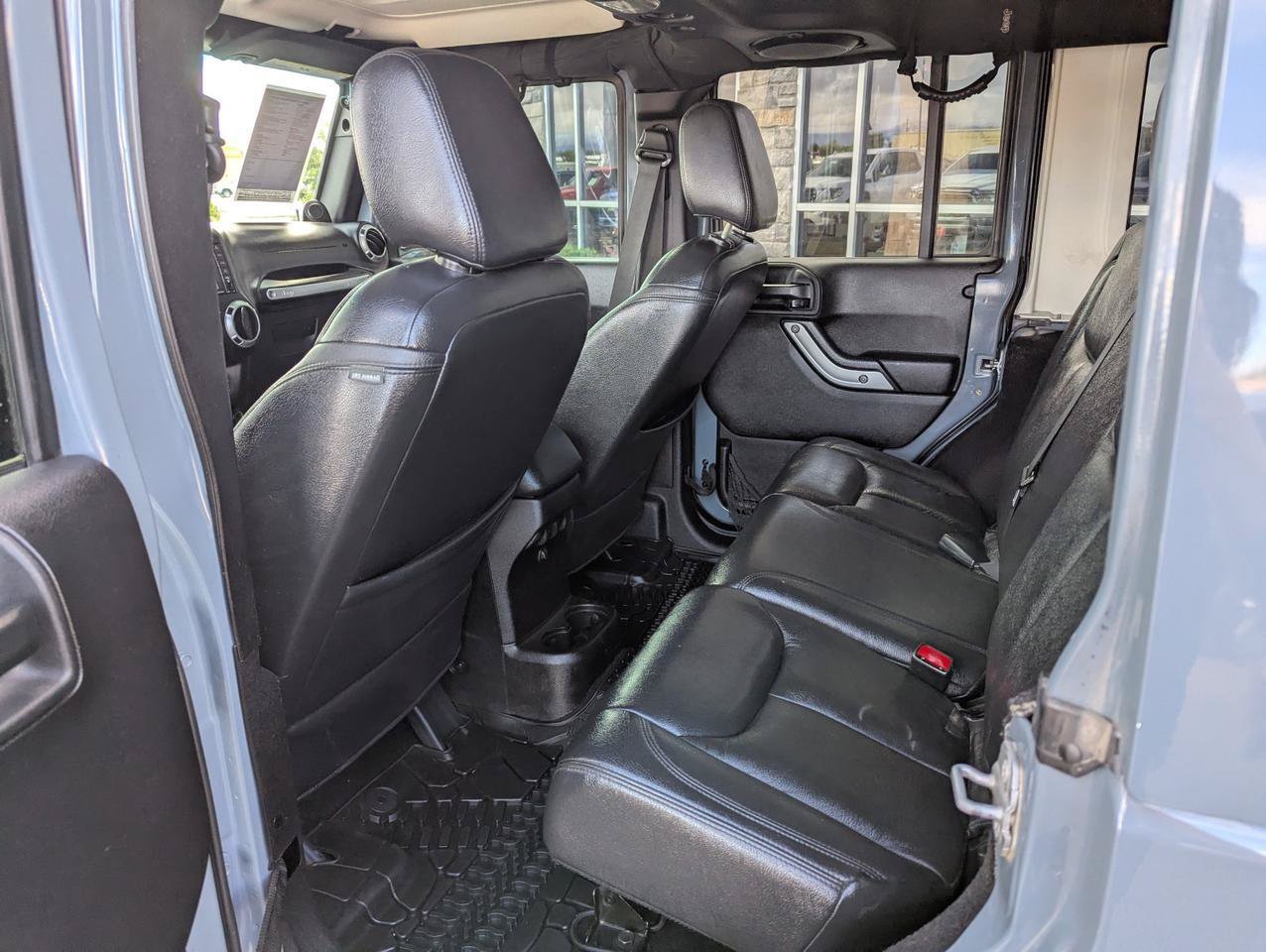 Used 2014 Jeep Wrangler Unlimited Sahara w/ Connectivity Group AWD/4WD image 20
