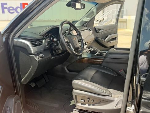 Used 2020 Chevrolet Suburban LT RWD image 18