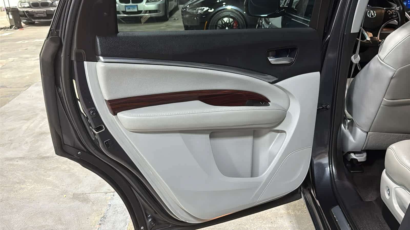 Used 2016 Acura MDX SH-AWD image 24