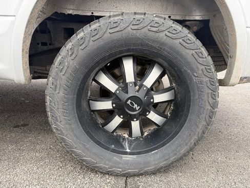 Used 2017 Ford F150 XLT w/ Equipment Group 302A Luxury image 9