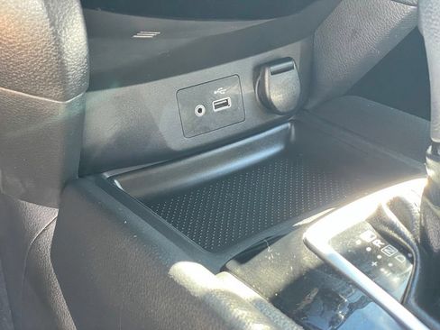 Used 2018 Nissan Rogue SV AWD/4WD image 25
