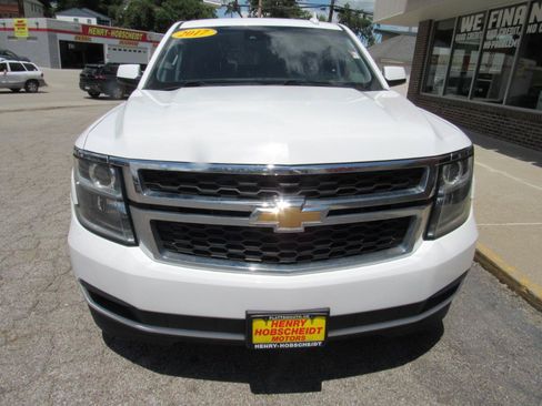 Used 2017 Chevrolet Suburban LT RWD image 2