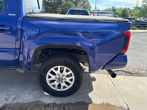 Used 2025 Toyota Tacoma SR5 AWD/4WD image 36
