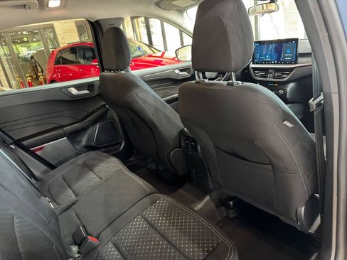 Used 2025 Ford Escape Active w/ Active Premium Tech Pack FWD image 11