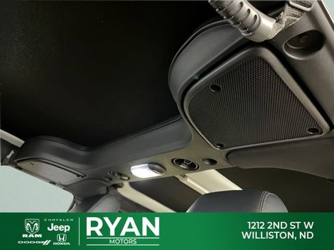 Used 2017 Jeep Wrangler Unlimited Sahara AWD/4WD image 36