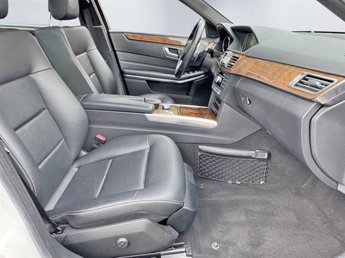 Used 2014 Mercedes-Benz E 350 4MATIC Sedan image 24