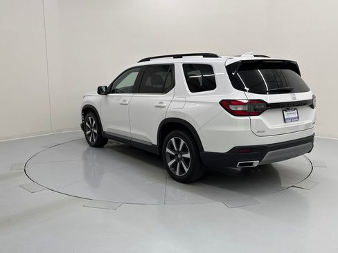 Used 2025 Honda Pilot Touring image 4