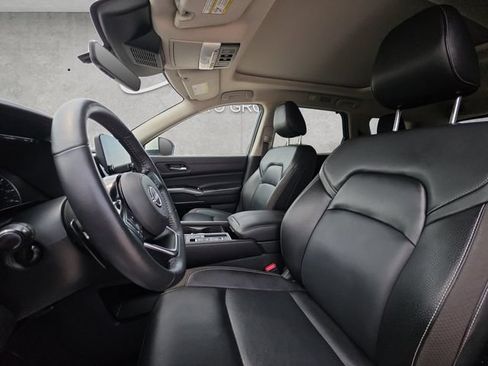 Used 2024 Nissan Pathfinder SL w/ SL Premium Package FWD image 19