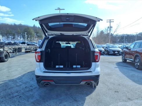 Used 2018 Ford Explorer XLT w/ Equipment Group 202A image 10