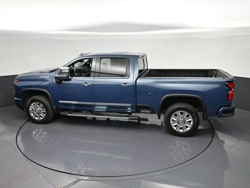 Used 2025 Chevrolet Silverado 2500 High Country w/ Technology Package AWD/4WD image 30