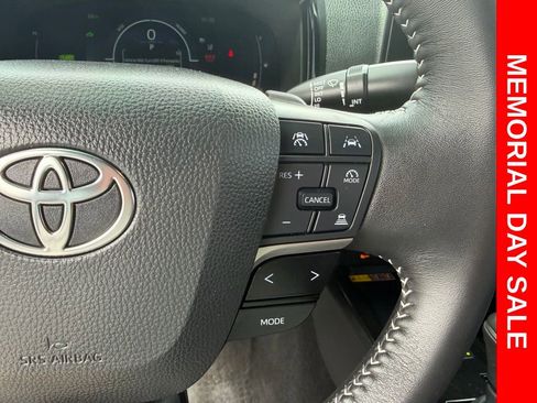 Used 2025 Toyota Camry SE FWD image 26