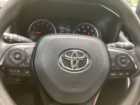 Used 2021 Toyota RAV4 XLE w/ Convenience Package AWD/4WD image 19