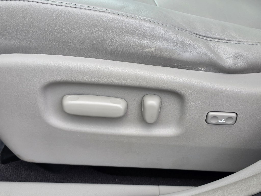 Used 2011 Toyota Highlander SE w/ Tow Pkg FWD image 57