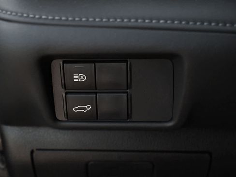 Used 2021 Toyota Highlander XLE AWD/4WD image 28