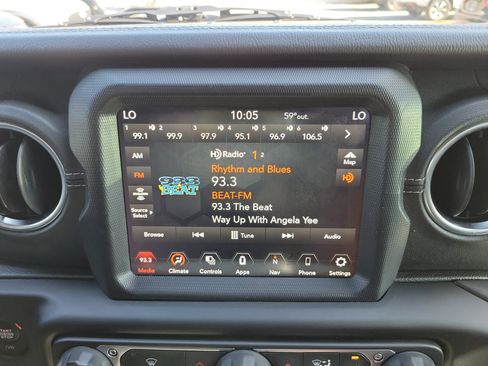 Used 2020 Jeep Wrangler Unlimited Sahara AWD/4WD image 32