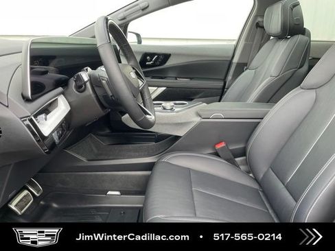 Certified 2025 Cadillac Optiq Sport 2 w/ LPO, Floor Liner Package AWD/4WD image 25
