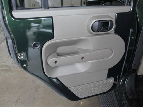 Used 2010 Jeep Wrangler Unlimited Sahara w/ Mopar Chrome Edition Group AWD/4WD image 19