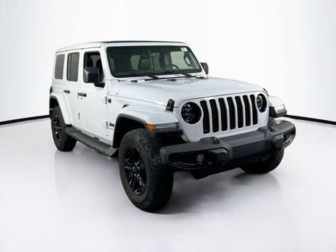 Used 2023 Jeep Wrangler Unlimited Sahara image 3