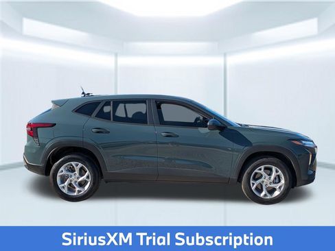 Used 2026 Chevrolet Trax LS w/ LS Convenience Package FWD image 8