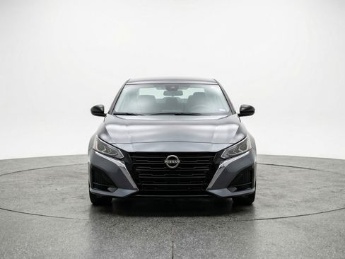 Used 2025 Nissan Altima 2.5 SV image 2