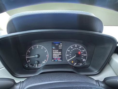 Used 2024 Toyota Corolla Cross LE FWD image 15