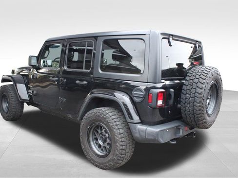 Used 2018 Jeep Wrangler Unlimited Sahara AWD/4WD image 13