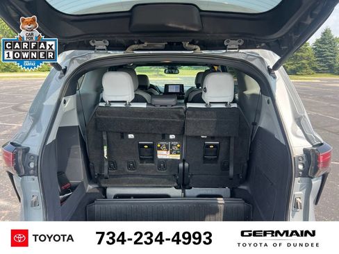 Used 2023 Toyota Sienna XSE FWD image 17