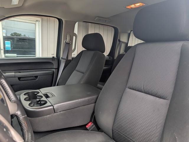 Used 2011 Chevrolet Silverado 2500 LT w/ Interior Plus Package AWD/4WD image 10