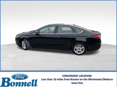 Used 2018 Ford Fusion SE w/ Fusion SE Technology Package image 2