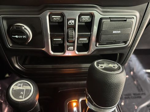 Used 2018 Jeep Wrangler Unlimited Sport S image 21