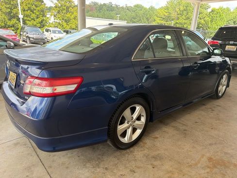 Used 2011 Toyota Camry SE w/ SE Extra-Value Pkg #1 FWD image 3