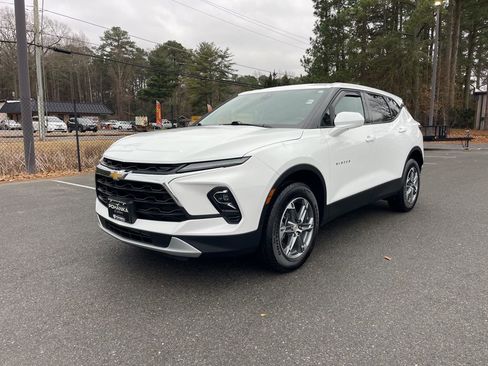 Used 2023 Chevrolet Blazer LT image 2
