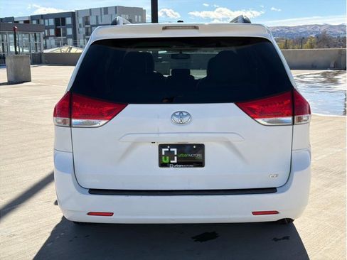 Used 2011 Toyota Sienna LE image 7