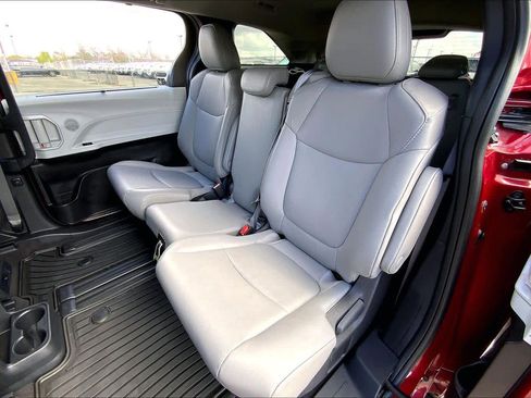 Used 2025 Toyota Sienna XLE w/ XLE Plus Package image 20
