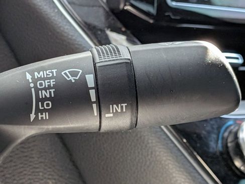 Used 2022 Toyota Corolla SE image 9