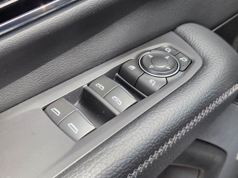 Used 2025 GMC Yukon Denali AWD/4WD image 26