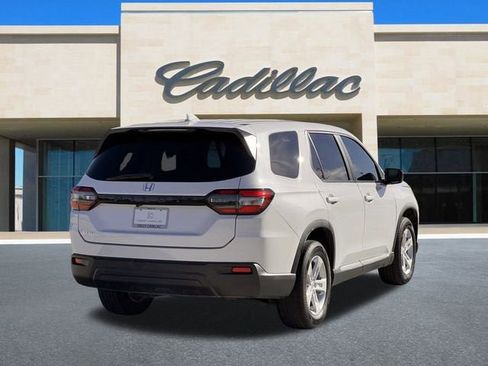 Used 2023 Honda Pilot LX image 3