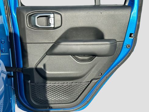 Used 2022 Jeep Wrangler Unlimited Sahara image 31