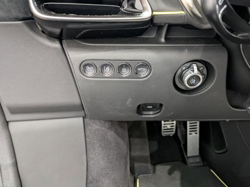 Used 2025 McLaren Artura Spider image 15