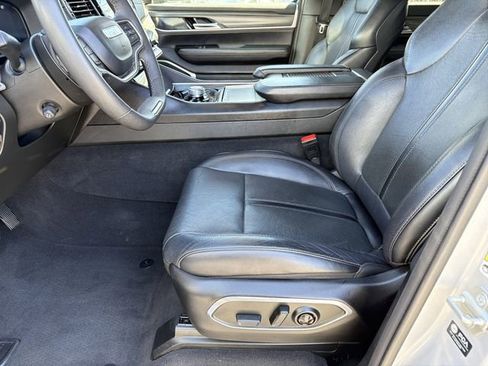 Used 2024 Jeep Wagoneer L Series II RWD image 17