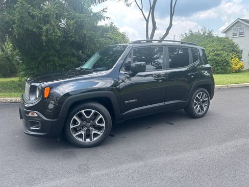 Used 2017 Jeep Renegade Latitude FWD image 4