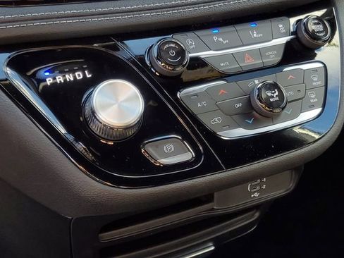 New 2026 Chrysler Pacifica Select image 13