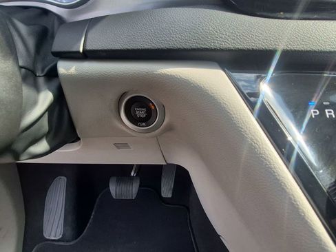 Used 2024 Chrysler Pacifica Touring-L image 20