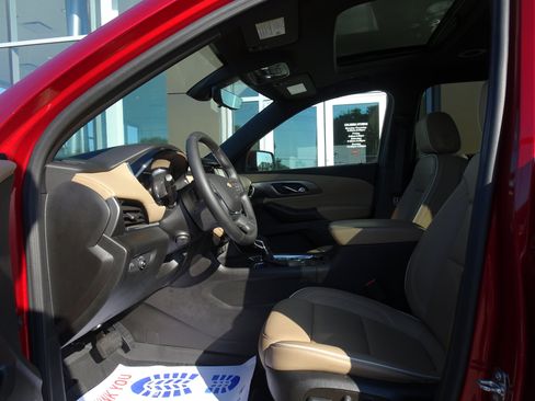 Used 2023 Chevrolet Traverse Premier w/ LPO, Floor Liner Package FWD image 8