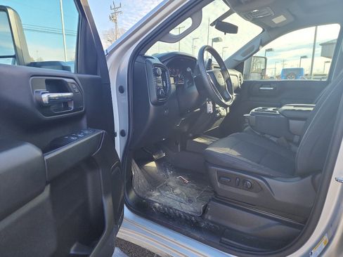 Used 2022 Chevrolet Silverado 2500 Custom w/ Custom Convenience Package image 12