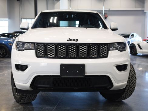 Used 2018 Jeep Grand Cherokee Altitude image 2