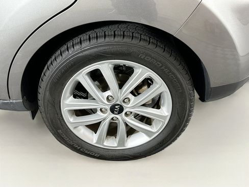Used 2018 Kia Soul + FWD image 11