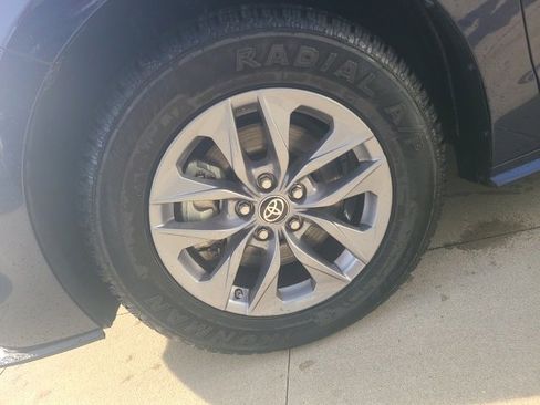 Used 2024 Toyota Sienna XLE image 12